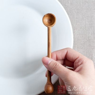 茶匙：将茶叶由茶则拨入茶壶的器具