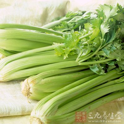 材料：芹菜200克、豆腐干100克