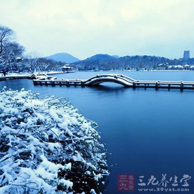 断桥残雪，说的就是杭州西湖