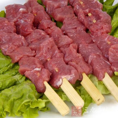 非这些国家进口的走私牛肉一般卖20元一斤，而新鲜牛肉市场上平均40元一斤