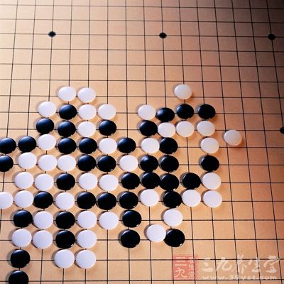 从唐代始，昌盛的围棋随着中外文化的交流，逐渐越出国门