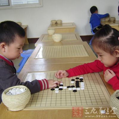 围棋对于太小的孩子来讲还是太过于高端难懂了