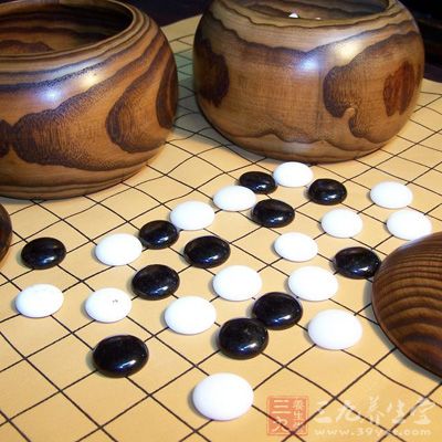 围棋点的作用一来可破坏对方眼位;二来可以用来窥视对方的断点或“薄弱环节”