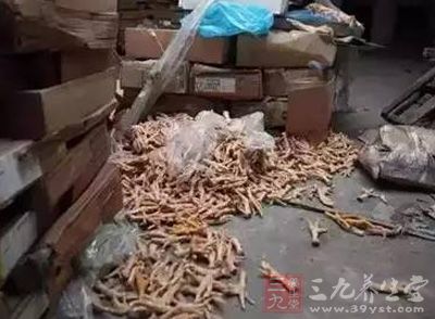 长沙海关本月破获一起特大走私冻品案,查扣涉嫌走私冻牛肉、冻鸭脖、冻鸡爪等约800吨 长沙海关本月破获一起特大走私冻品案,查扣涉嫌走私冻牛肉、冻鸭脖、冻鸡爪等约800吨