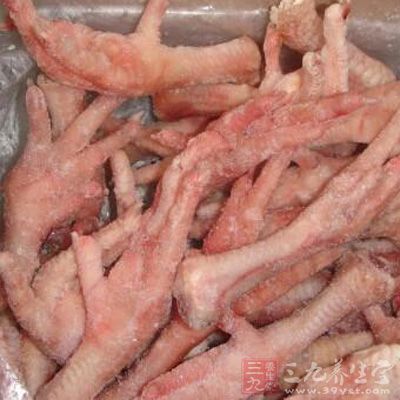 鸡爪在煮后由于还残留一些血渍、污渍等,影响感官颜色 鸡爪在煮后由于还残留一些血渍、污渍等,影响感官颜色