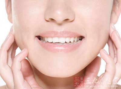 配合叩齿36下,将产生的唾液缓慢咽下,还可用舌