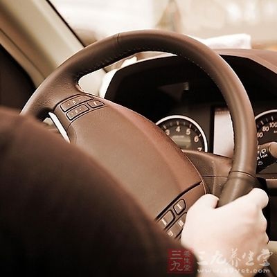 遠(yuǎn)途開(kāi)車(chē)，好選一個(gè)懂得車(chē)輛基本修理技術(shù)的人同行