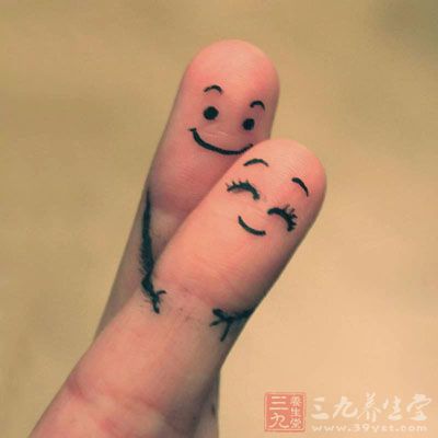 手指的末端存在着许多的穴位，连接着身体各个器官