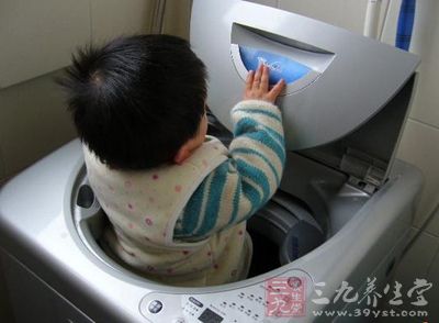 日本一7岁男童爬入滚筒洗衣机窒息身亡