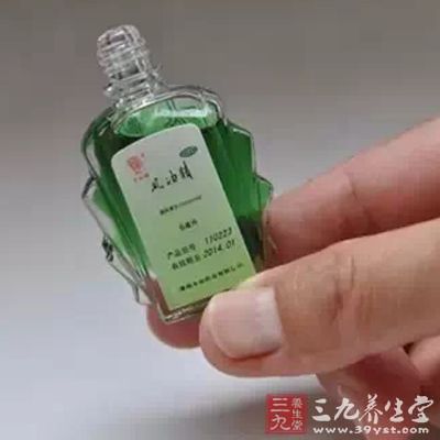 在房间里放上几盒开盖的风油精