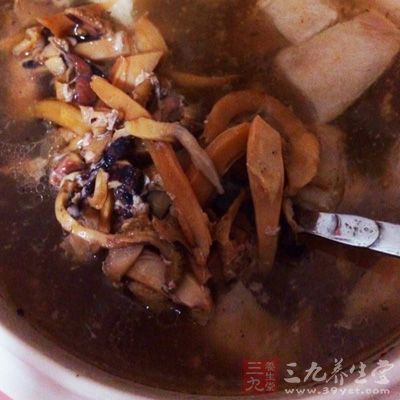 墨鱼五花肉汤