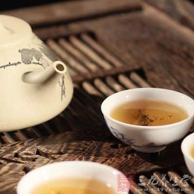 飲茶會(huì)使精神興奮，影響睡眠，甚至導(dǎo)致失眠