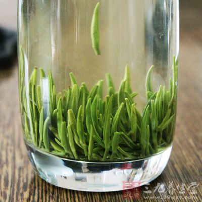 綠茶之鑒定方法，可分機械鑒定及肉眼感覺鑒定二種