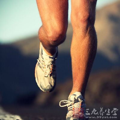 原地跑步 原地跑步减肥的最佳方法(3)