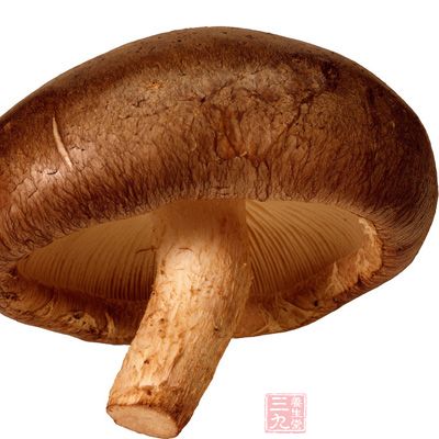 香菇泡发后划出十字花纹