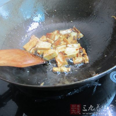 香干可多炒片刻让其入味