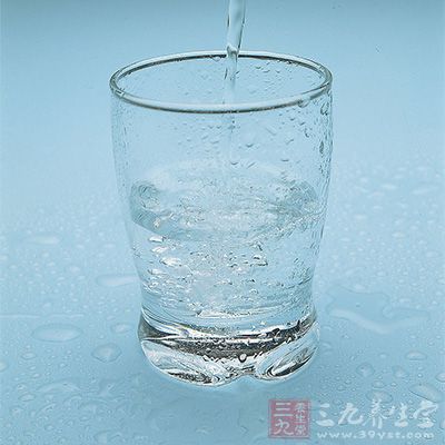 水杯主要用来盛放清水