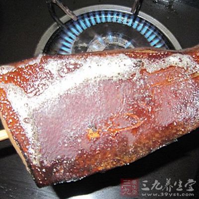 腊肉洗刮干净