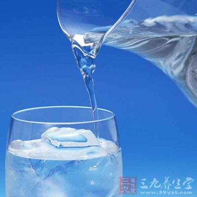 水中加少量食醋