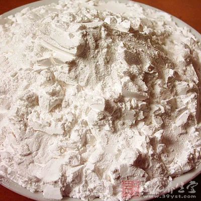 先把白術(shù)磨成粉，再和珍珠粉混合