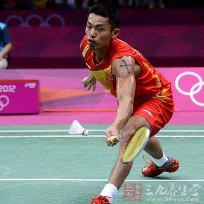 打羽毛球的技巧 让你快速成为羽毛球高手(14)