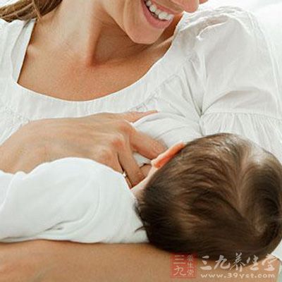 宝宝出生后好给予母乳喂养并保证充足的母乳量