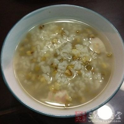 苡仁粥配方：苡仁50克