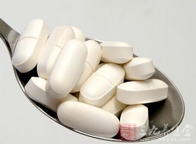 睁眼昏迷可由多种原因造成:其中有药物中毒 睁眼昏迷可由多种原因造成:其中有药物中毒