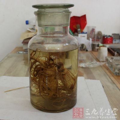 用酒泡制中药，可“引药上行”，发挥“引经”作用，即更好地发挥药效