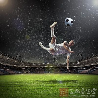 踢足球技巧 六大技巧让你变足球达人(11)