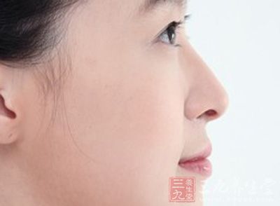 上关穴   取穴方法   上关穴位于人体的耳前,下关直下,当颧弓的上