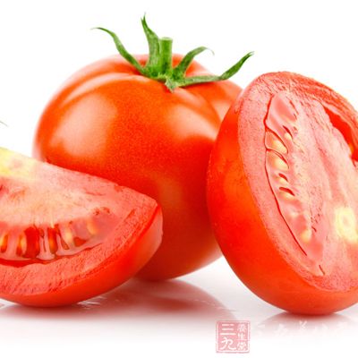 将鲜番茄捣烂，调入少许淀粉增加黏性