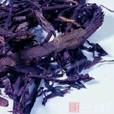 新疆產(chǎn)紫草對健康家兔在體心臟及蟾蜍離體心臟，均有明顯的興奮作用