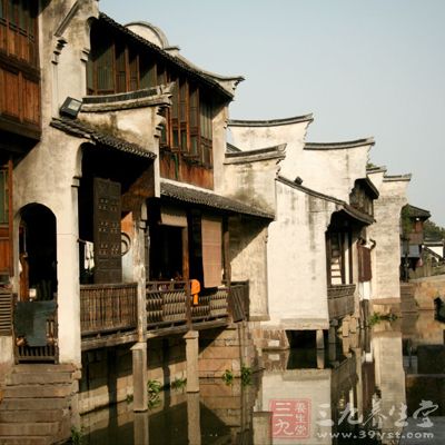 材质简陋的建筑装饰配件