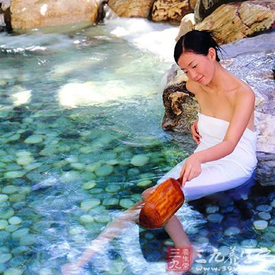 <em>泡温泉穿什么</em> 选对<em>衣服</em>轻轻松松泡温泉 - 三九