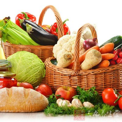 各种新鲜蔬菜水果中都含有丰富的膳食纤维 各种新鲜蔬菜水果中都含有丰富的膳食纤维