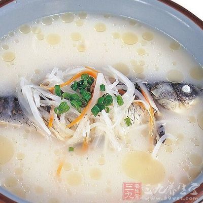 鯽魚(yú)湯的制作方法二