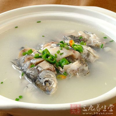 鯽魚湯的制作方法三