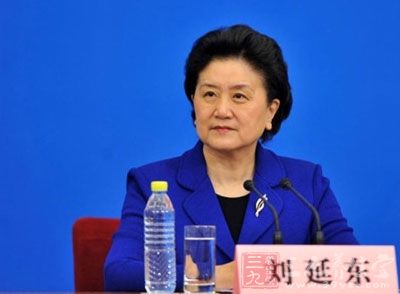 加大教育扶贫力度 推动医改落地生根