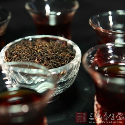 黑茶：味甘性温润，有生津止渴、消食化痰、暖胃润肠、清热祛湿作用，并能消脂减肥