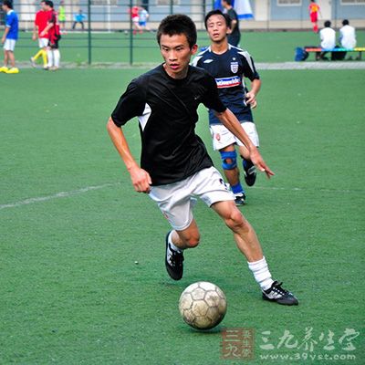 踢足球的好处 踢足球对身心的益处(3)