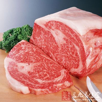 蛋白質(zhì)含量豐富的食物有雞蛋、豬瘦肉、雞肉、兔肉、牛肉、魚(yú)類、豆制品、小米、豆類等