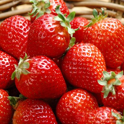草莓属浆果，含糖量高达6%-10%