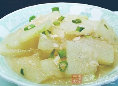 冬瓜500克去皮切片，蝦皮70克，香油、食鹽、花椒、蔥、味精各適量