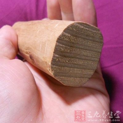 材料：適量的檀香