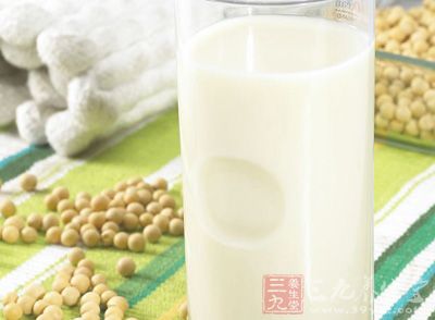 有东方牛奶之称的豆浆，能滋阴润燥，利水下气，养颜补虚