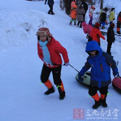 冰雪项目或各类娱乐设施