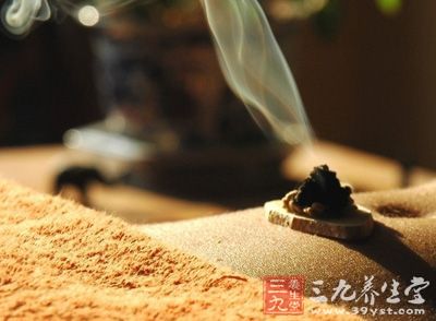 为顺应天时，贴敷治疗定在初、中、末伏的第一天