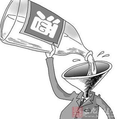 4瓶白酒12瓶啤酒 6少年打赌拼酒致酒精中毒