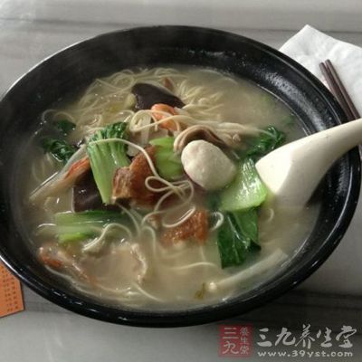 鱼圆青菜面条